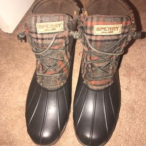 Women’s rain boots